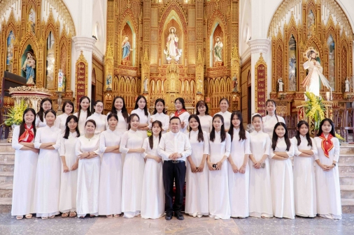 Giáo xứ Hưng Nhượng hành hương năm Thánh