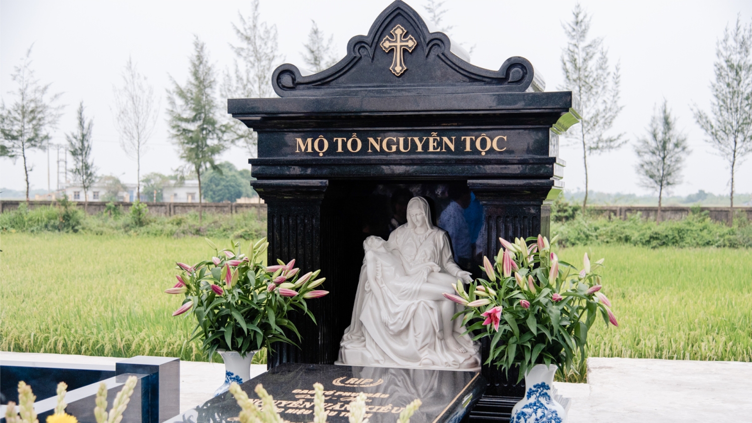 Ngôi Mộ Tổ Nguyễn Tộc Cụ Kiều - Làng Báo Đáp